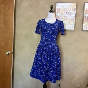 Small true blue Lularoe amelia dress with box pleats, sleeves, and pockets
